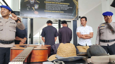 Dua Nelayan Rampok Kapal Pesiar Wisatawan Australia Ditangkap Polisi 