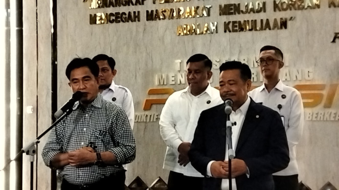 Menko Hukum dan HAM Yusril Ihza Mahendra dan Wamen Otto Hasibuan