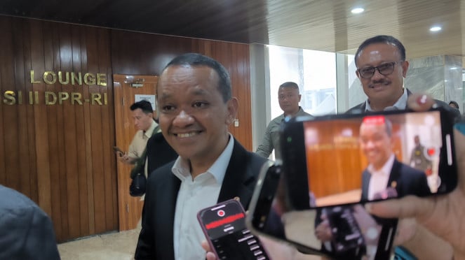 Ketua Umum Partai Golkar Bahlil Lahadalia di Kompleks Parlemen, Senayan, Jakarta