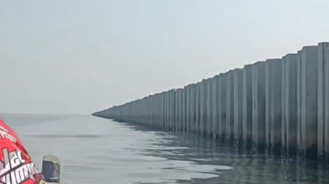 Tanggul beton Cilincing, Jakarta Utara jebol