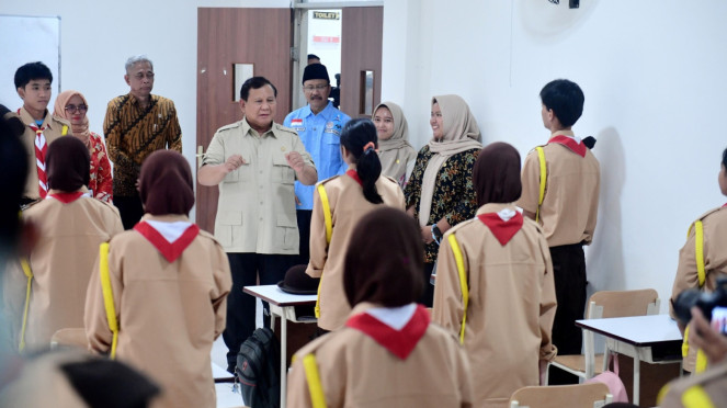 Presiden Prabowo tinjau sekolah rakyat Margaguna, Jakarta Selatan