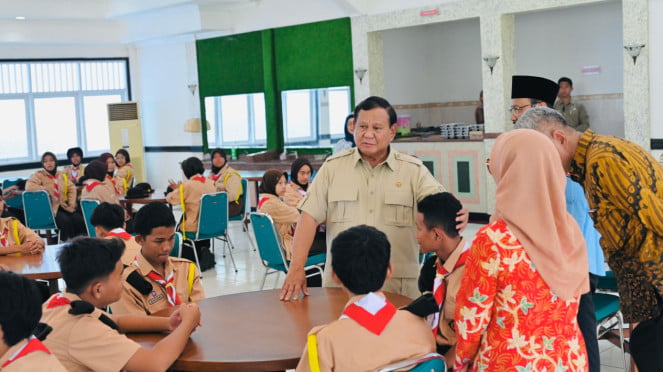 Presiden Prabowo tinjau sekolah rakyat Margaguna, Jakarta Selatan