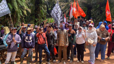 Warga Desa Teluk Bayur duduki lahan di wilayah perusahaan