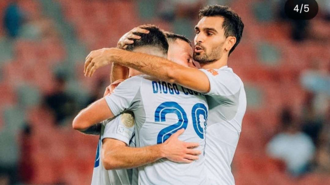 Pemain Lion City Sailors rayakan gol, Jakarta International Stadium (JIS), Kiper Manchester United, Andre Onana, Pemain Lion City Sailors rayakan gol, Ole Romeny, Indonesia vs China di Kualifikasi Piala Dunia 2026, Bek PSM Makassar, Yuran Fernandes