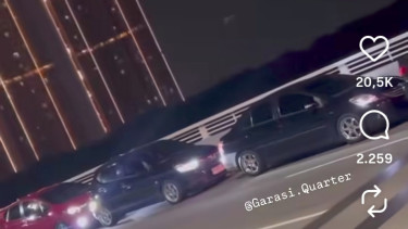 Screenshoot Avanza hantam 5 mobil berjejer di PIK