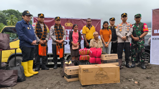 Polda NTT berikan bantuan untuk korban banjir Nagakeo