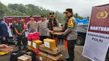 Polda NTT berikan bantuan untuk korban banjir Nagakeo