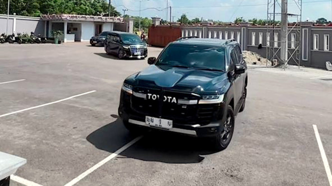 Mobil yang ditumpangi Wali Kota Prabumulih, Arlan.