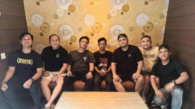 Bima Permana Putra (tengah) pria yang disebut KontraS hilang