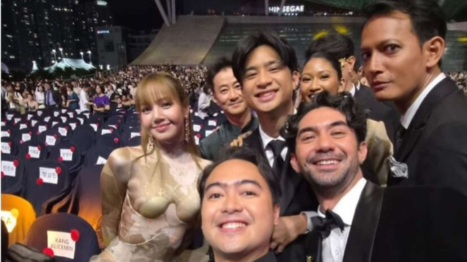 Devano Danendra, Reza Rahadian, hingga Fedi Nuril foto bareng Lisa BLACKPINK