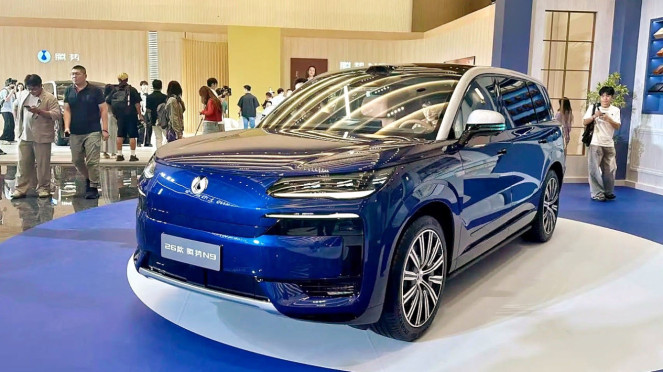 Denza N9 PHEV
