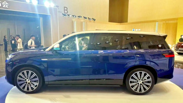 Denza N9 PHEV