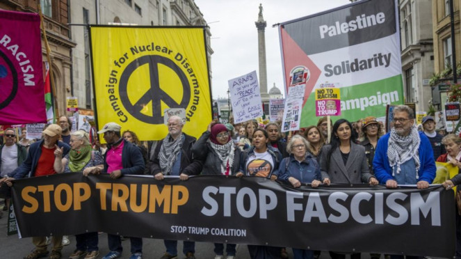 Ribuan orang menolak kunjungan Presiden AS Donald Trump di London