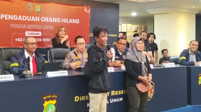 Eko Purnomo yang disebut KontraS hilang (depan kiri)