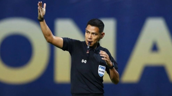 Wasit VAR asal Thailand, Sivakorn Pu-Udom, Ganda putra Indonesia, Fajar Alfian/Muhammad Shohibul Fikri, Pemain Napoli, Kevin De Bruyne, Menpora Erick Thohir dan Dito Ariotedjo, Pelatih Fenerbahce, Jose Mourinho, Wasit VAR asal Thailand, Sivakorn Pu-Udom