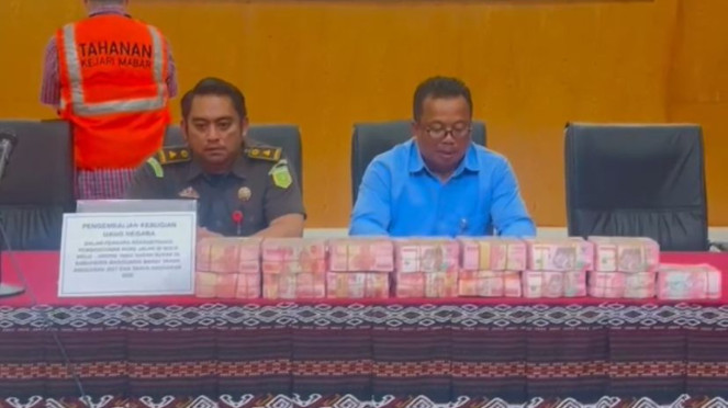 Kejari Manggarai Barat rilis kasus tersangka korupsi pembangunan jalan