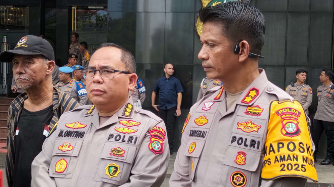 Dirtahti Polda Metro Jaya (kanan) dan Kabiddokes Polda Metro Jaya (kiri)