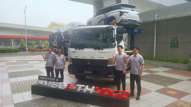 Mitsubishi Fuso Fighter X Tractor Head 4x2