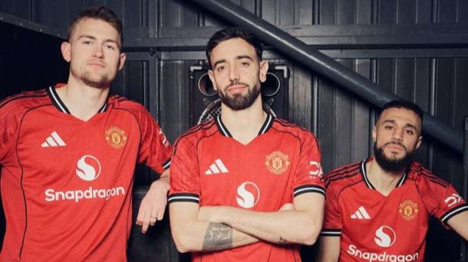 Pemain Manchester United, Pemain Bayern Munich, Irfan Ghafur, Pemain Liverpool Mohamed Salah dan Alexander Isak, Pemain Barcelona, Marcus Rashford, Wasit VAR asal Thailand, Sivakorn Pu-Udom, Pemain Manchester United