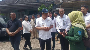 Wakil Wali Kota Depok Chandra Rahmansyah (tengah)