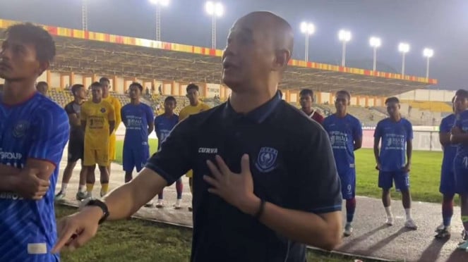 Kurniawan Dwi Yulianto, Kurniawan Dwi Yulianto, Pemain MU merayakan gol ke gawang Chelsea, Duel Arema FC vs Persib Bandung, Pemain Arsenal, Gabriel Martinelli rayakan gol, Timnas Suriname