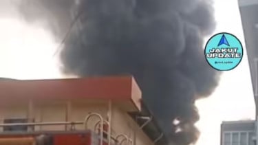Screenshoot kebakaran gudang karpet di jakut