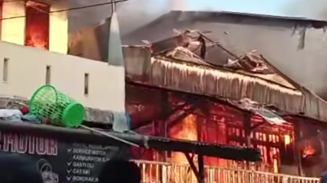 Lima unit rumah terbakar akibat tawuran antarwarga di Kota Makassar