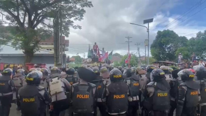 Aksi massa bersama Cipayung Plus di Markas Brimob Kompi B Kota Bula, Maluku