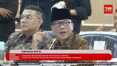 Menteri Desa dan Pembangunan Daerah Tertinggal, Yandri Susanto dalam rapat audiensi bersama DPR RI
