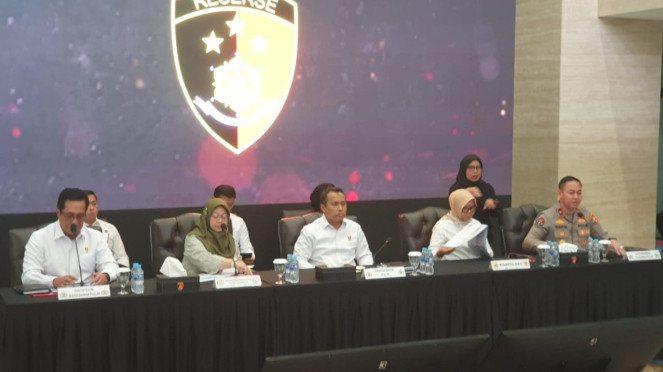 Kabareskrim Komjen Pol Syahardiantono (tengah) pimpin konferensi pers