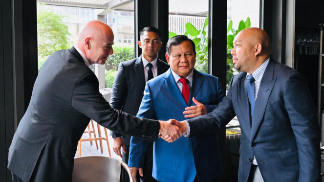 Prabowo bertemu Presiden FIFA 