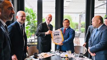 Prabowo bertemu Presiden FIFA