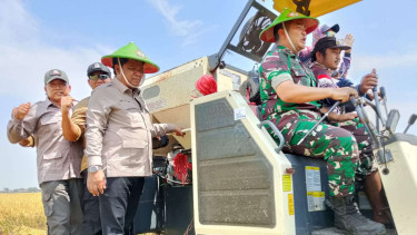 Ketua Umum DPN Tani Merdeka Indonesia, Don Muzakir (ketiga dari kiri)