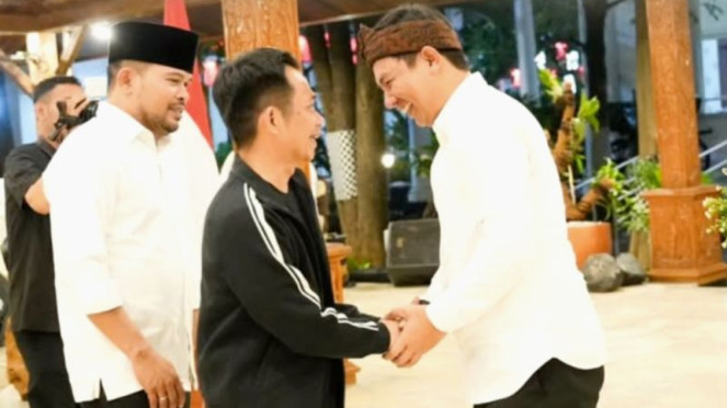 Bupati Purwakarta Saepul Bahri Binzein saat melepas Sekda Purwakarta Norman Nugraha