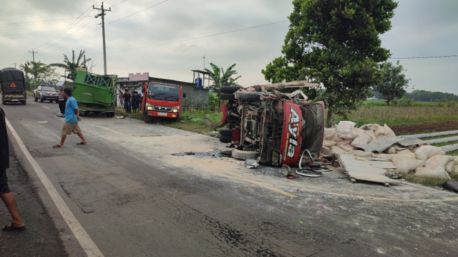 Kecelakaan truk di Jalur Deandels Purworejo