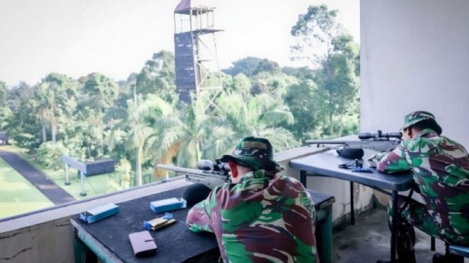 Sniper Paspampres latihan menembak runduk asah kemampuan