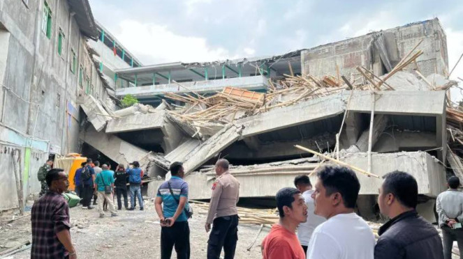 Musala di Ponpes Al Khoziny Sidoarjo ambruk menimpa ratusan santri
