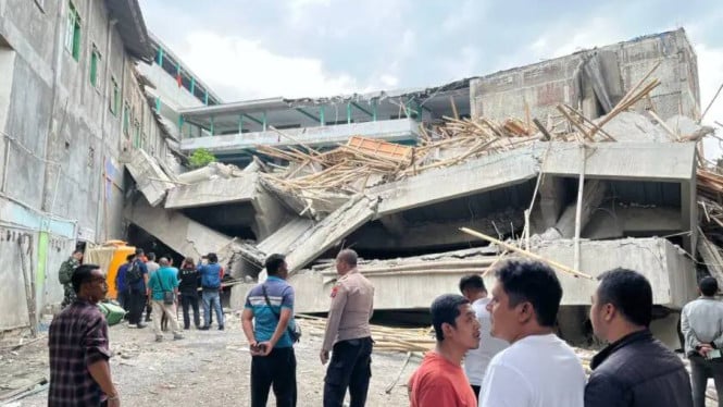 Musala di Ponpes Al Khoziny Sidoarjo ambruk menimpa ratusan santri
