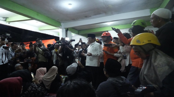 Menag Nasaruddin Umar mengunjungi musala Ponpes Al Khoziny yang ambruk