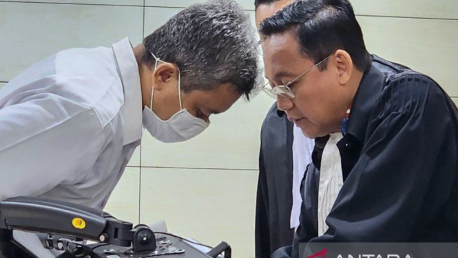Ketua Prodi Anestesiologi Fakultas Kedokteran Undip Taufik Eko Nugroho (kiri)