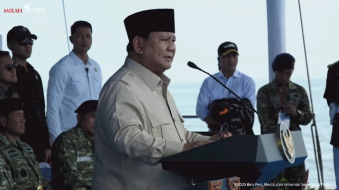 Presiden RI Prabowo Subianto dalam acara Sailing Pass TNI AL Tahun 2025