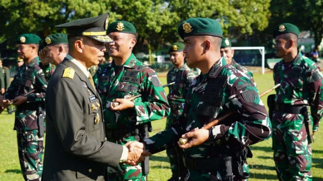 1.549 Prajurit Divif 2 Kostrad Naik Pangkat