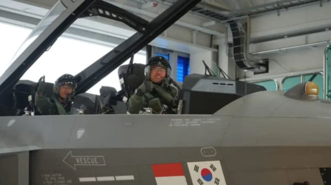 Pilot TNI AU Kolonel Sugiyanto (Kursi Depan) Terbangkan KF-21 Boramae