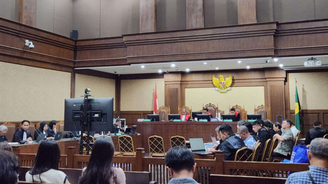 Sidang kasus impor gula
