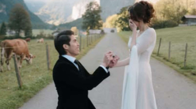 Syifa Hadju dilamar El Rumi, 1. Lokasi Lamaran yang Super Romantis di Swiss, 2. Secara Privat, 3. Penampilan Elegan dengan Nuansa Serba Putih, 4. Cincin Tunangan Bernilai Rp1 Miliar