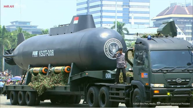 Kapal Selam Tanpa Awak KSOT-008 Muncul di HUT TNI ke-80