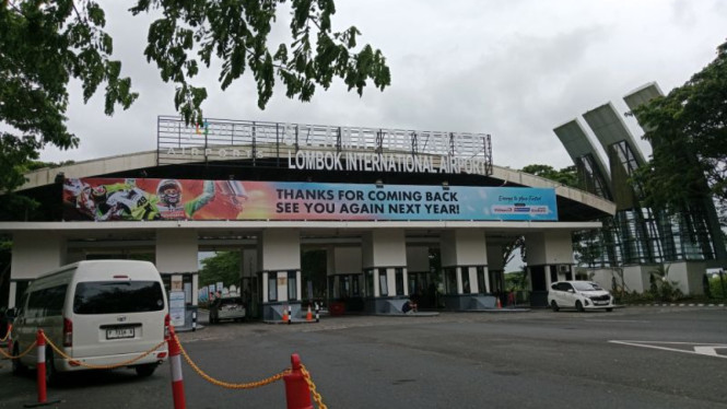 Gerbang pintu masuk Bandara Internasional Lombok, Lombok Tengah, NTB