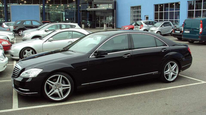 Mercedes-Benz S-Class W221