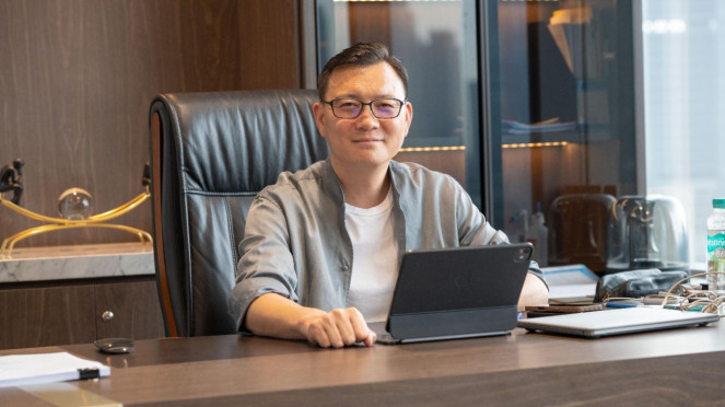 CEO Imperial Pictures, CEO Peter Surya Wijaya.