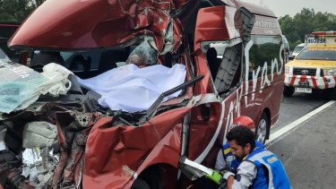 Travel Daytrans kecelakaan maut di Tol Cipularang